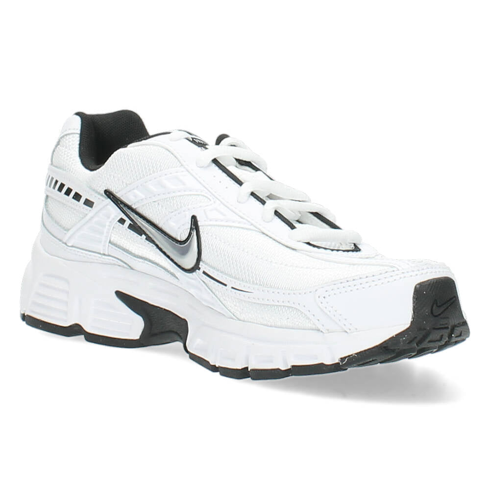 Witte sportschoenen