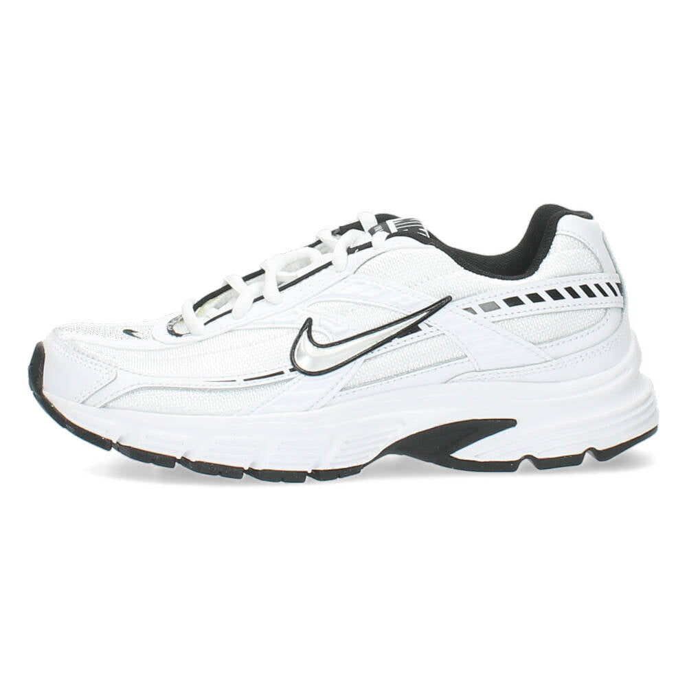 Witte sportschoenen