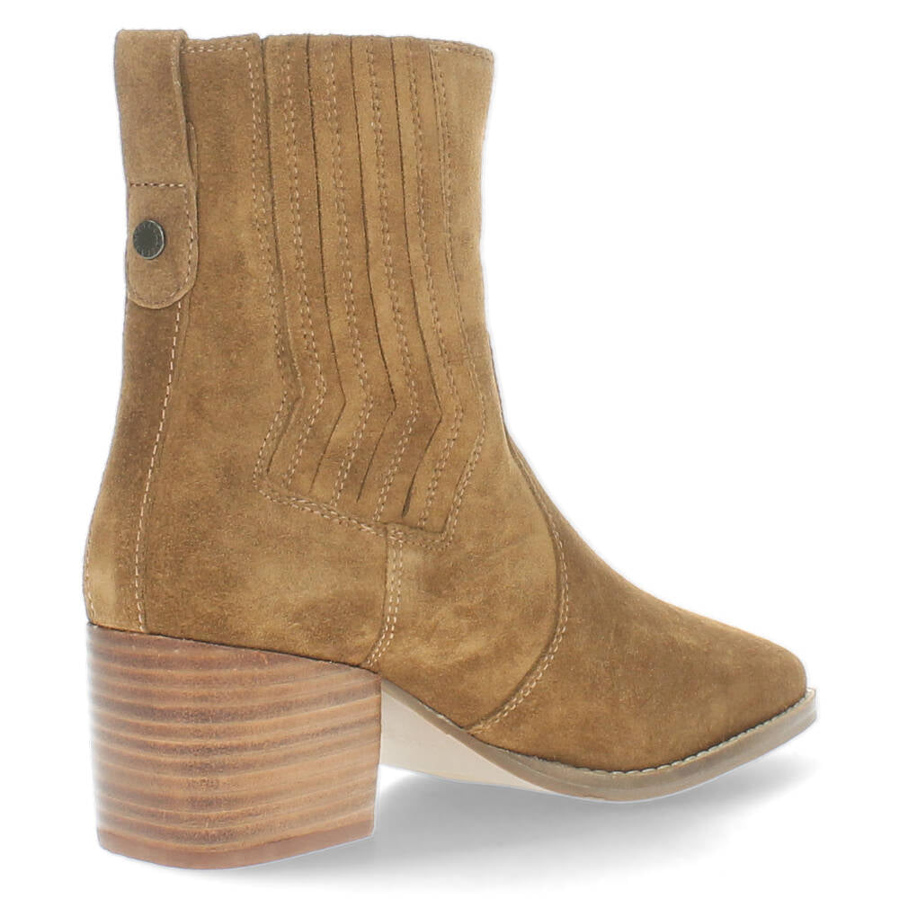 Cognac boots