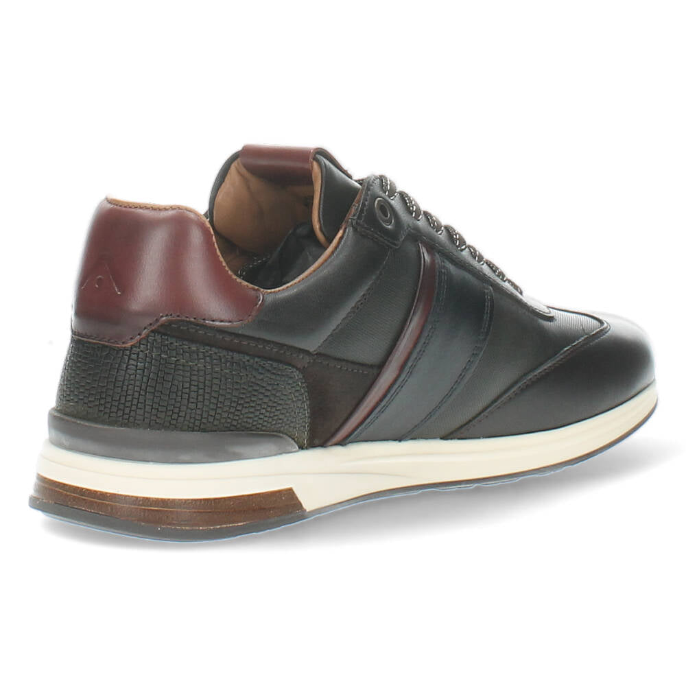 Donkerbruine sneaker