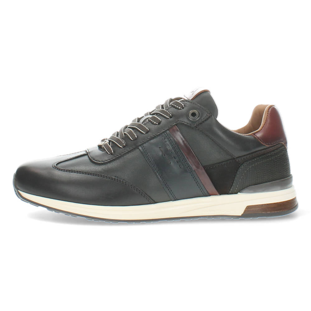 Donkerbruine sneaker
