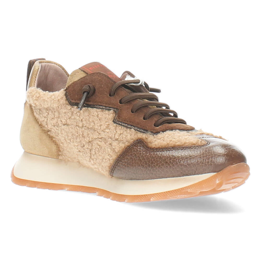 Bruine sneakers
