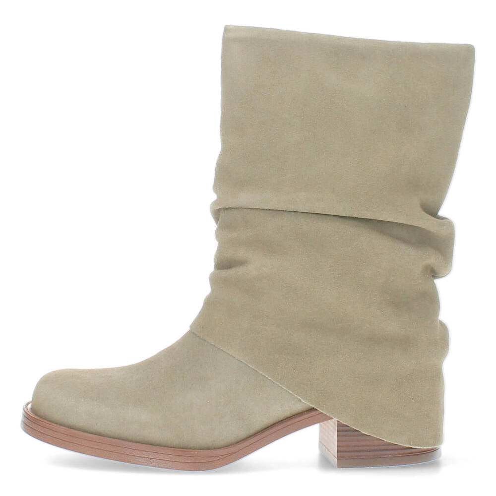 Camel/Beige boots