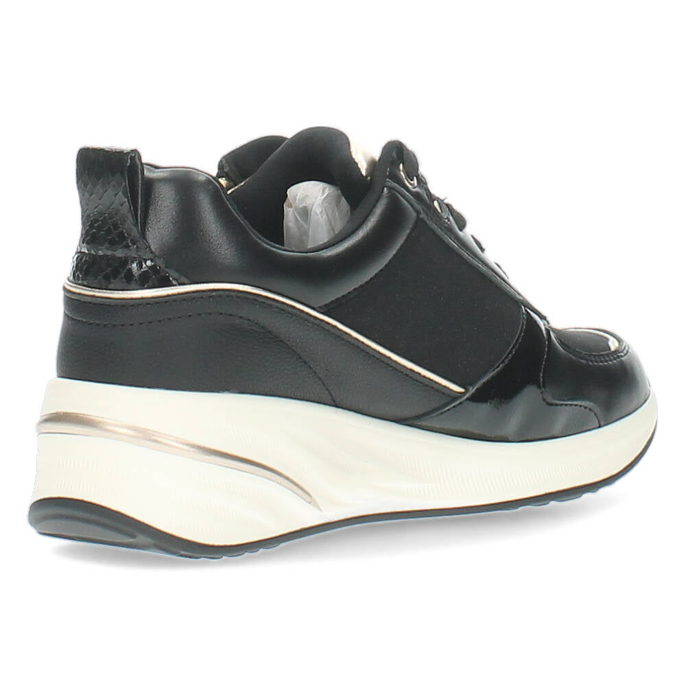 Zwarte sneakers