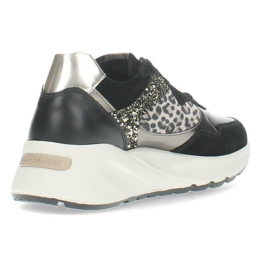 Zwarte sneakers