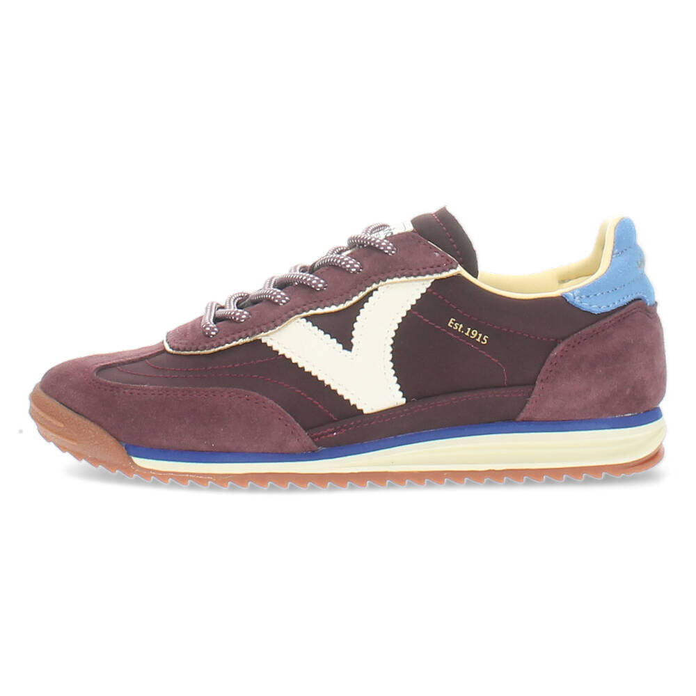 Bordeaux sneakers