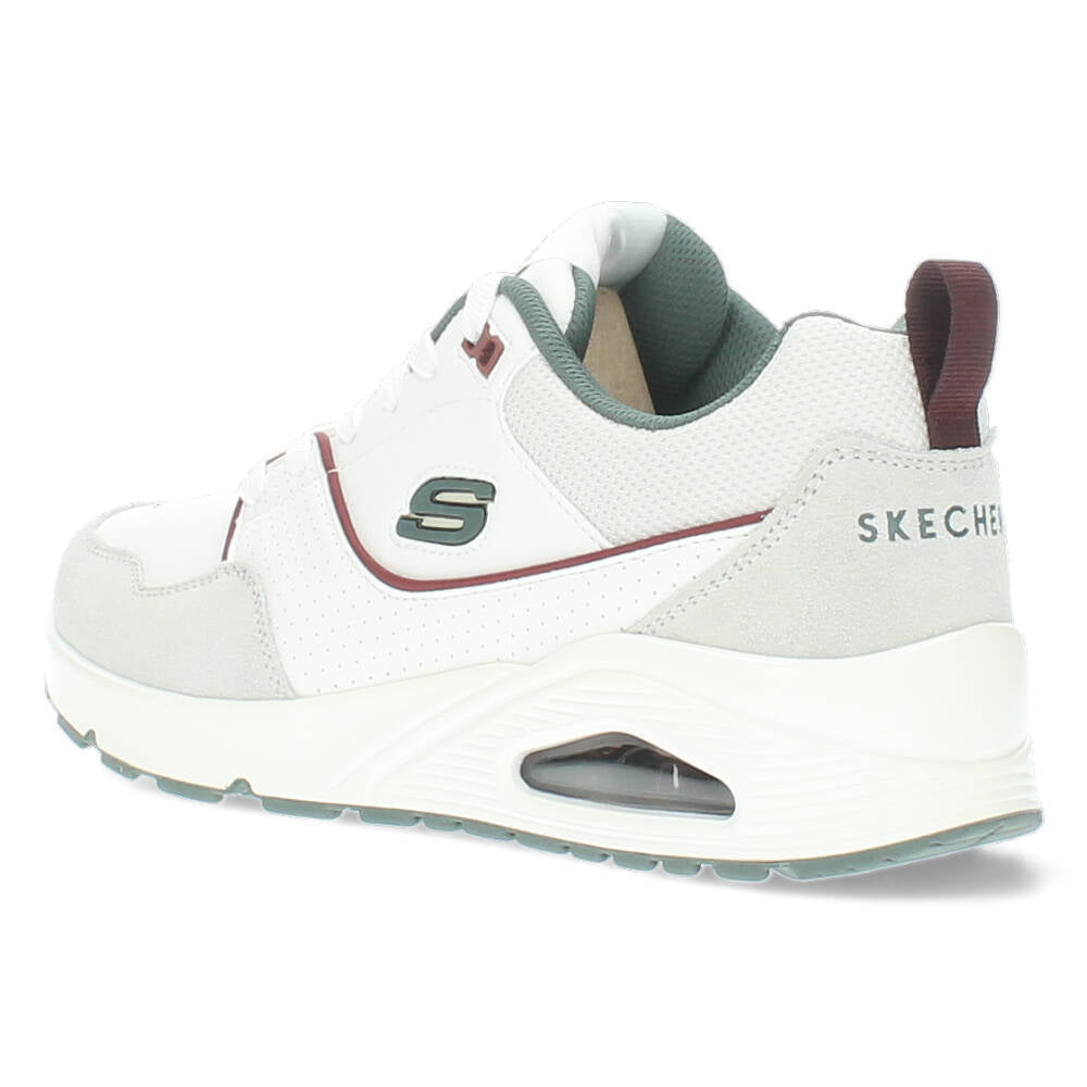 Witte sneakers