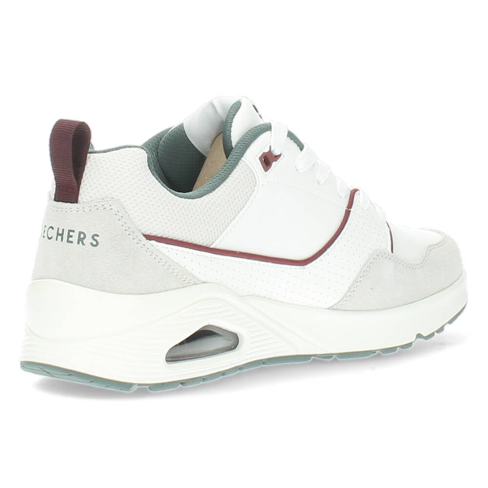 Witte sneakers