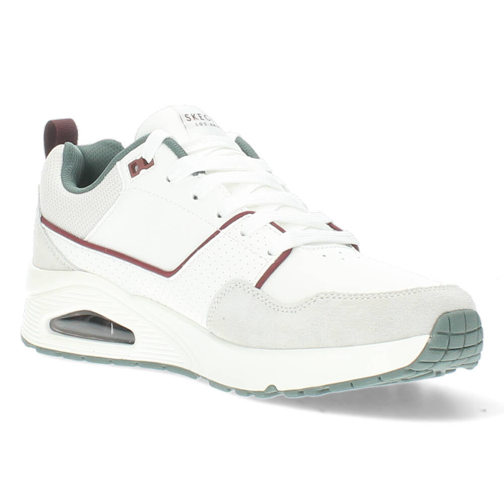 Witte sneakers