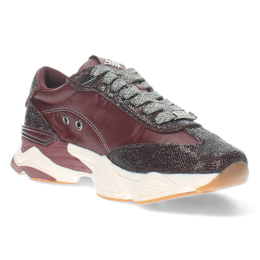 Bordeaux sneakers