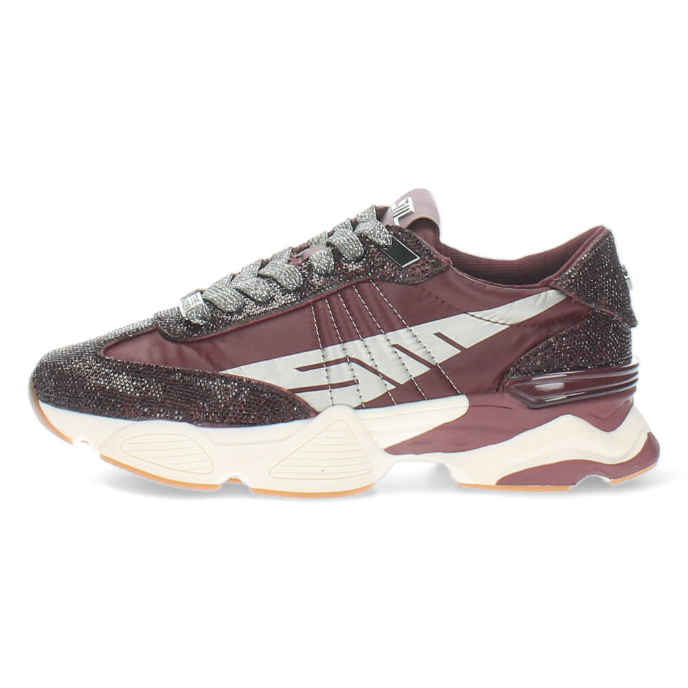 Bordeaux sneakers