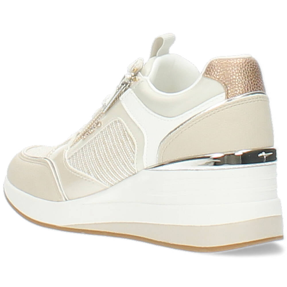 beige sneaker