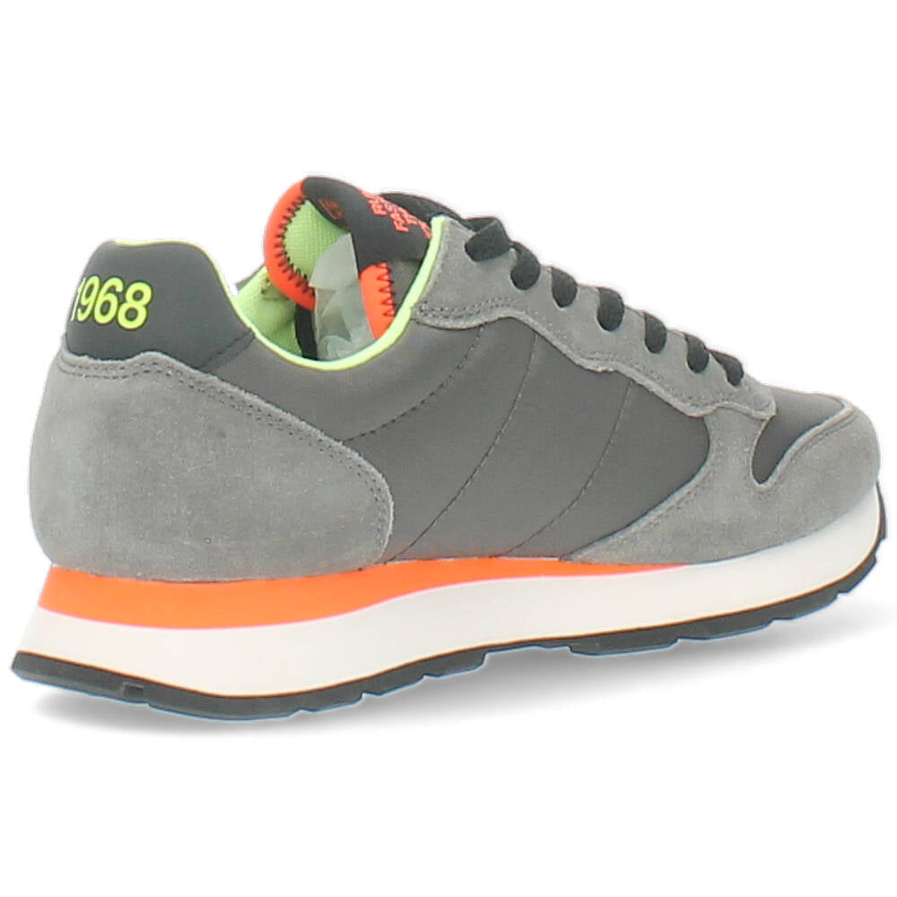 grijze sneaker