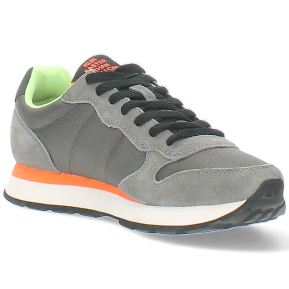 grijze sneaker