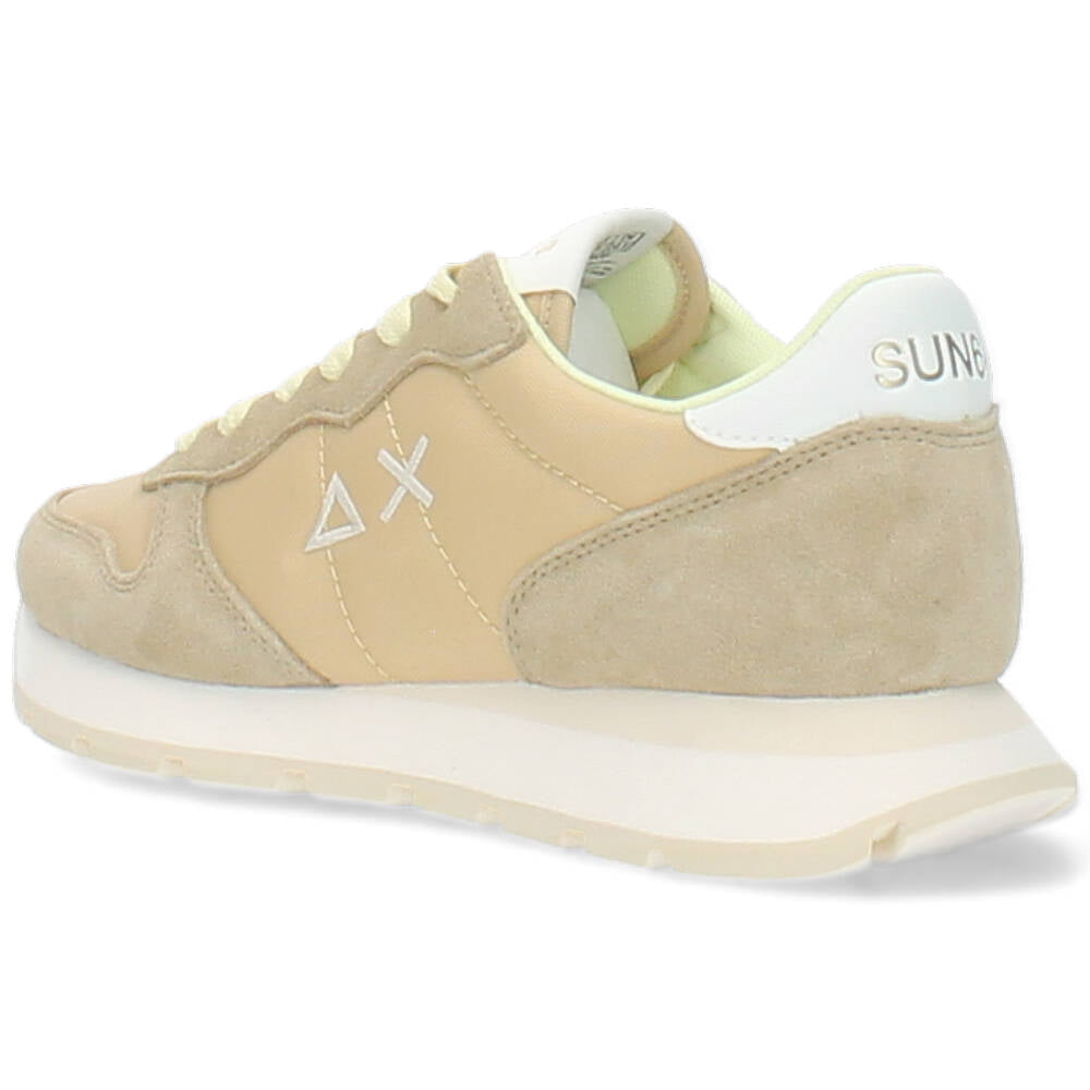 beige sneaker