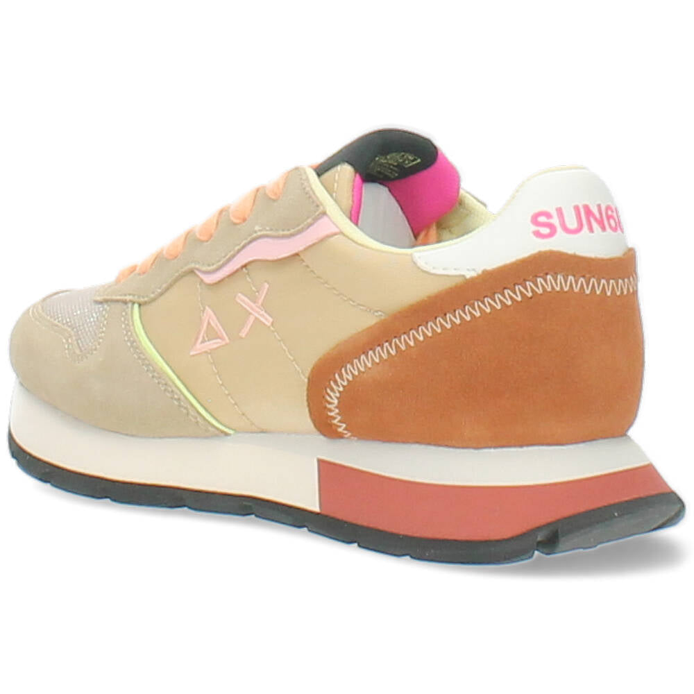 beige sneaker