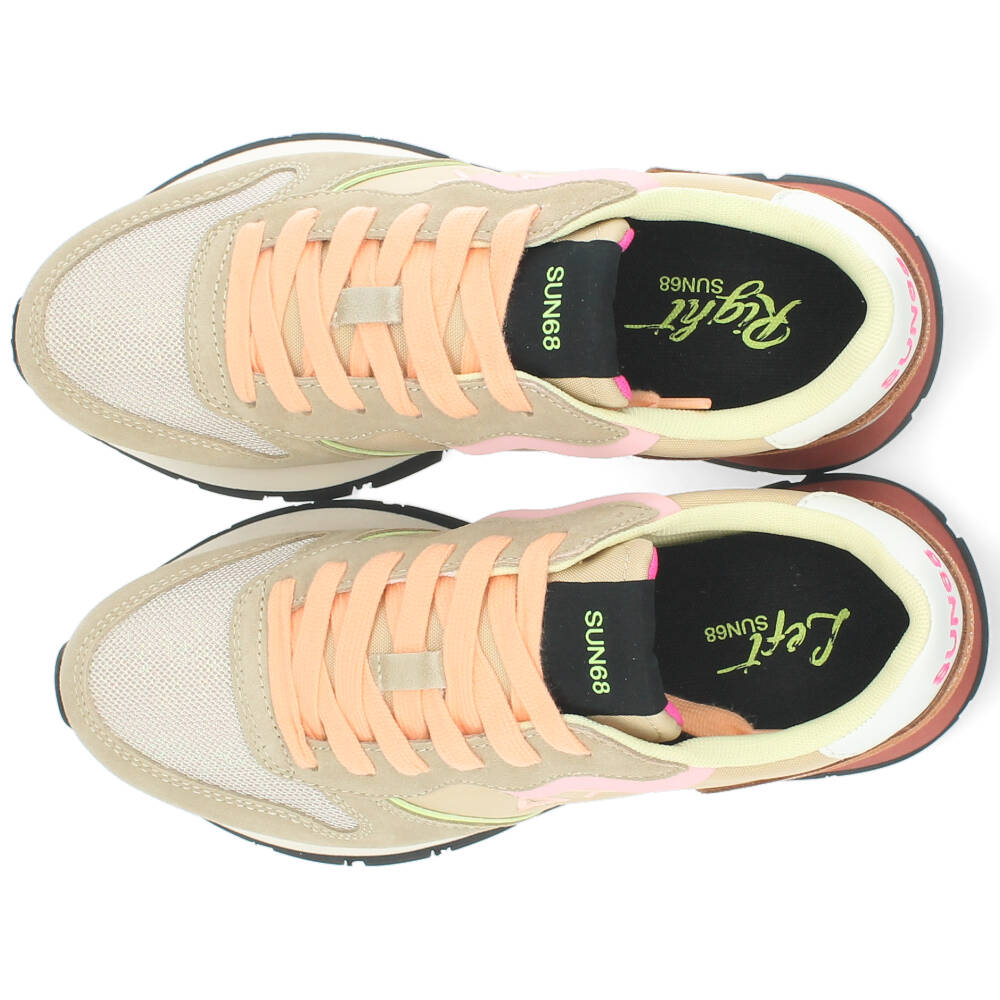 beige sneaker