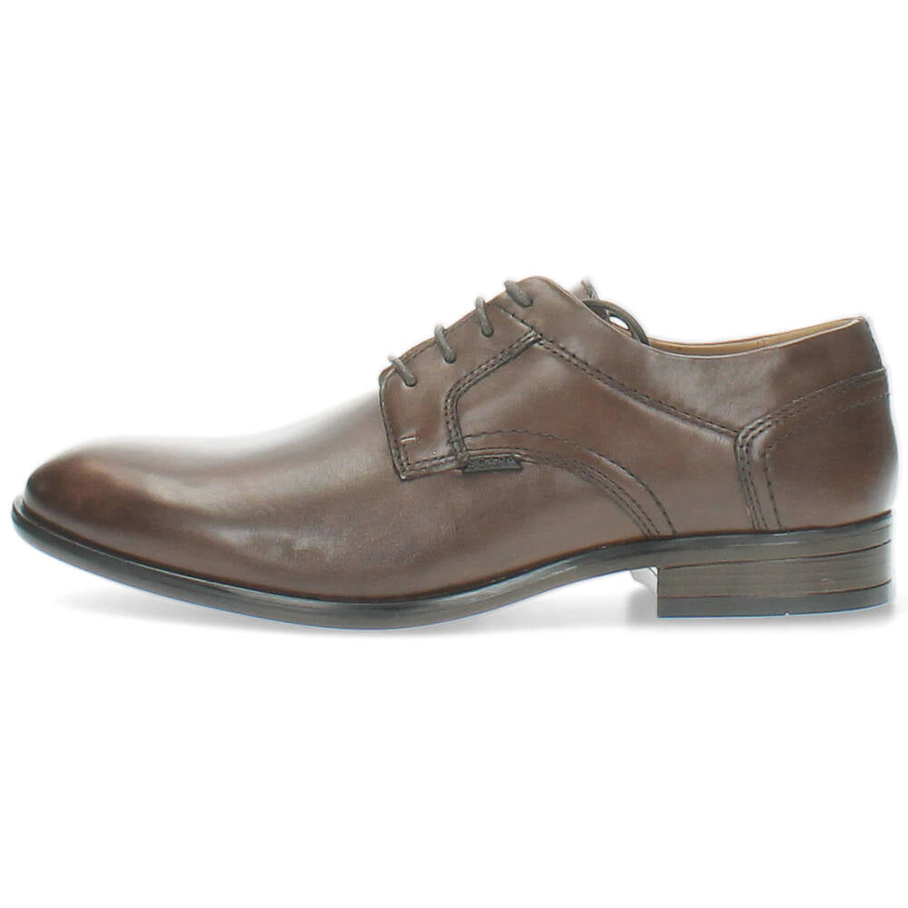 bruine geklede schoen