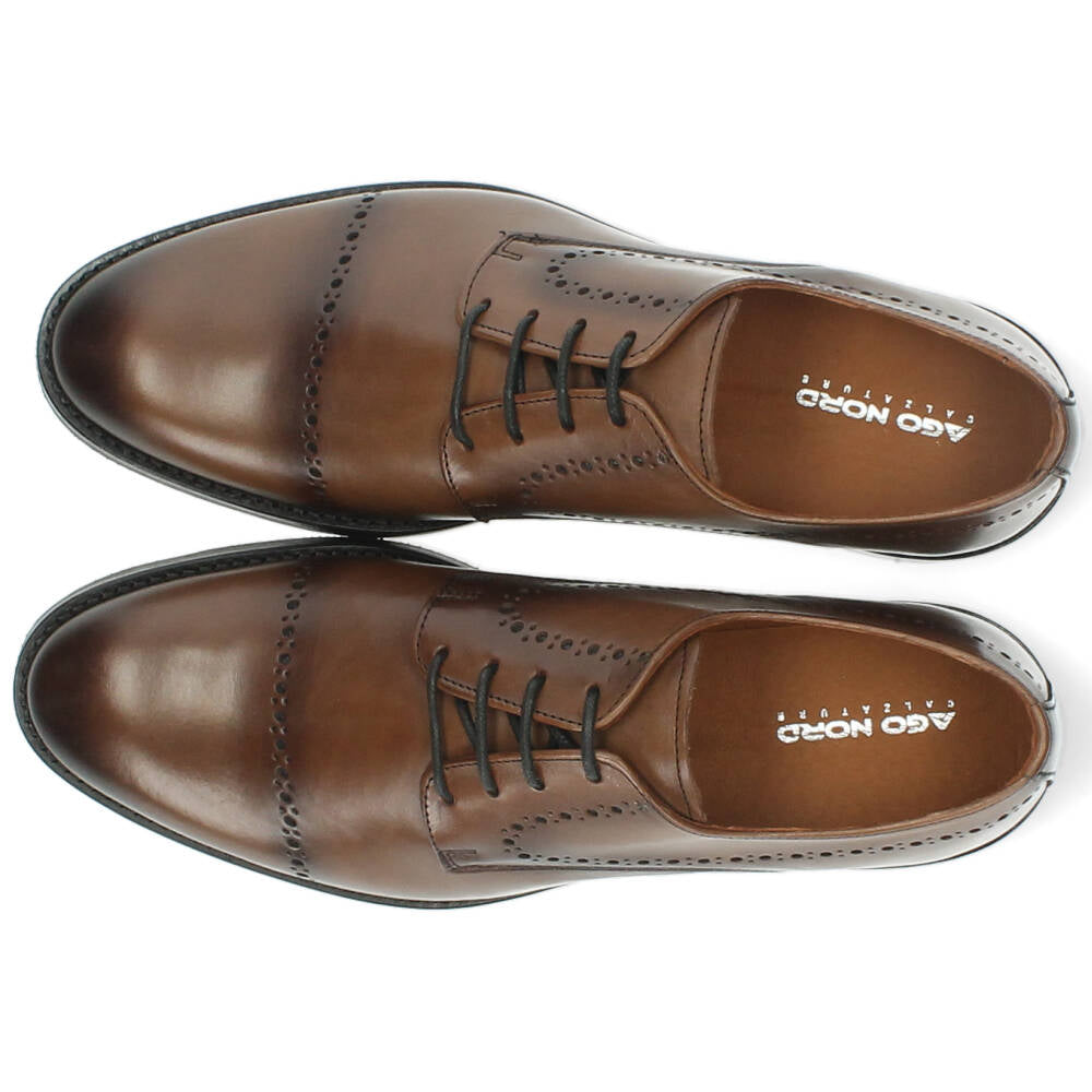 bruine geklede schoen