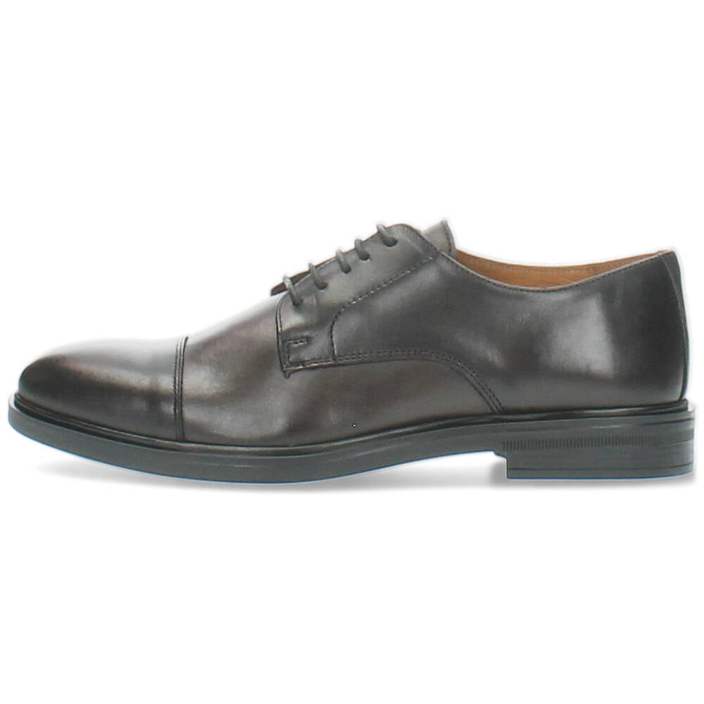 bruine geklede schoen