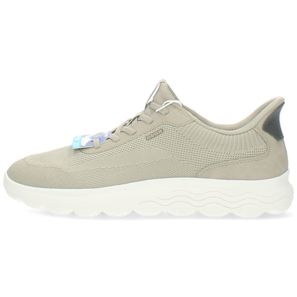 beige sneaker