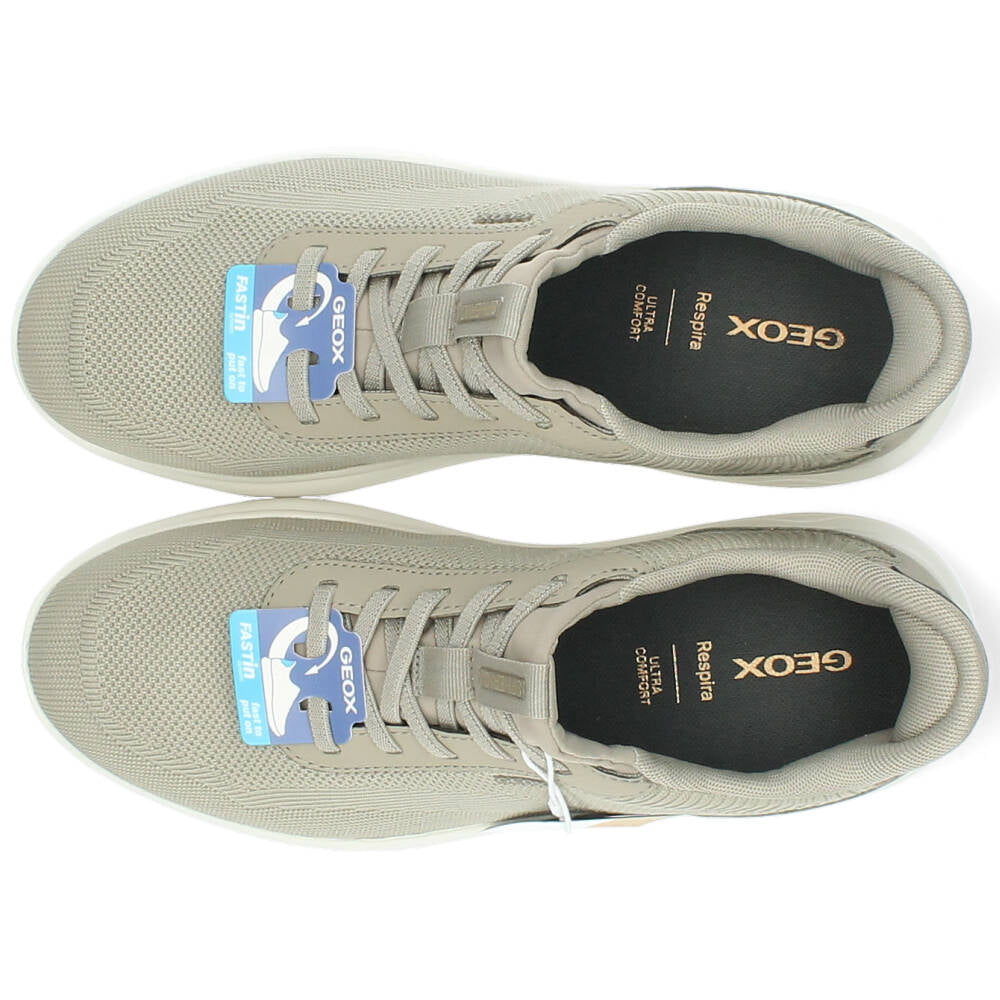 beige sneaker