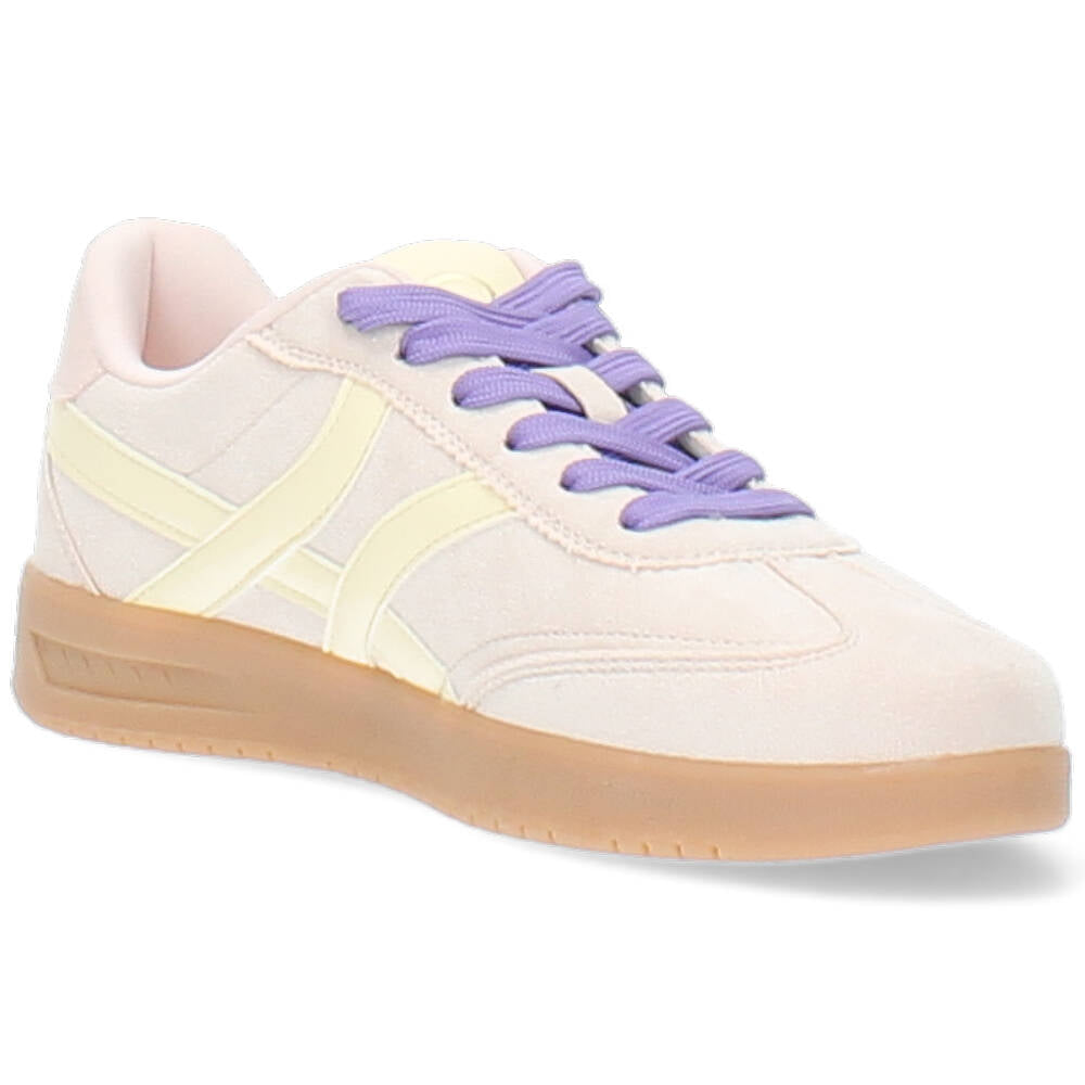 beige sneaker