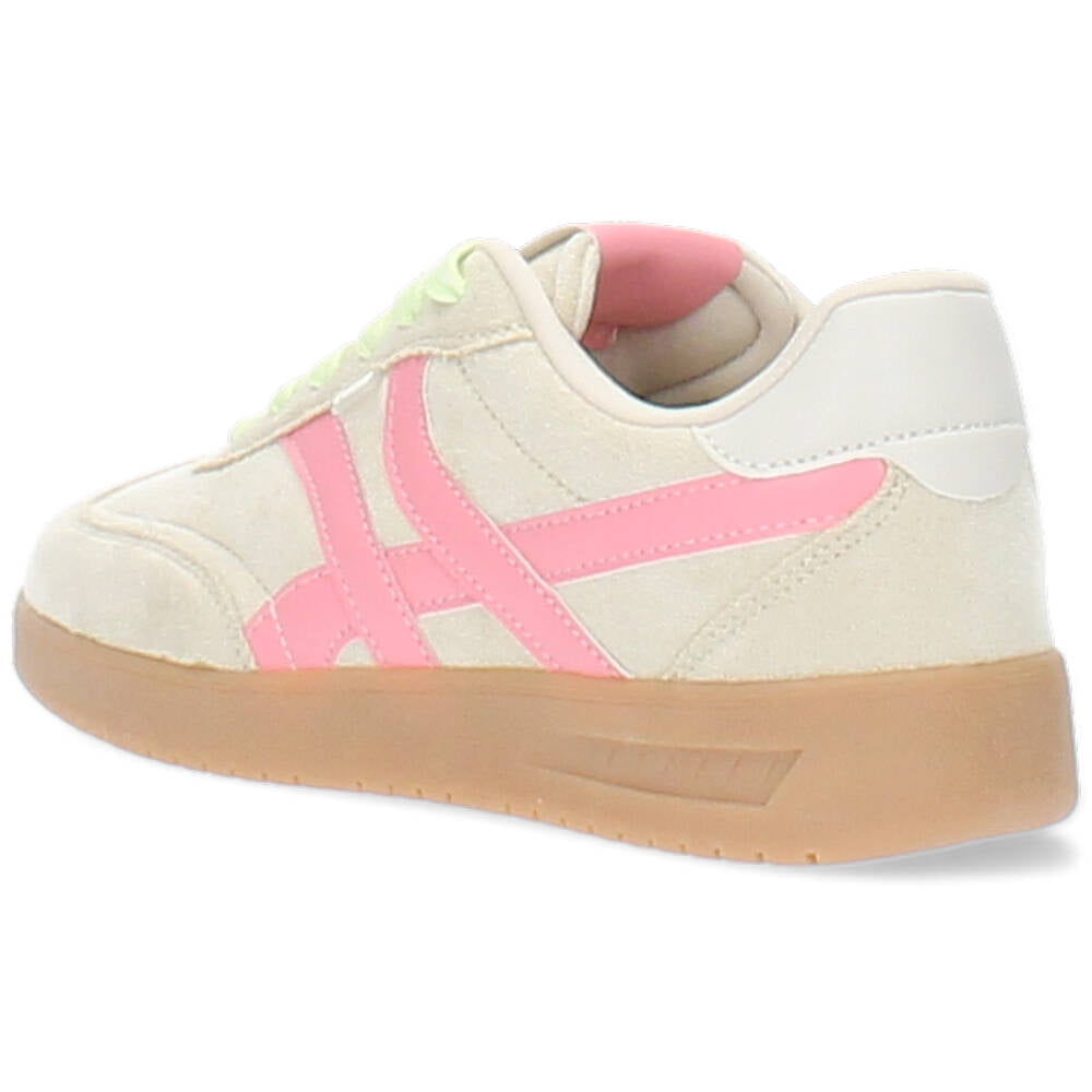 beige sneaker
