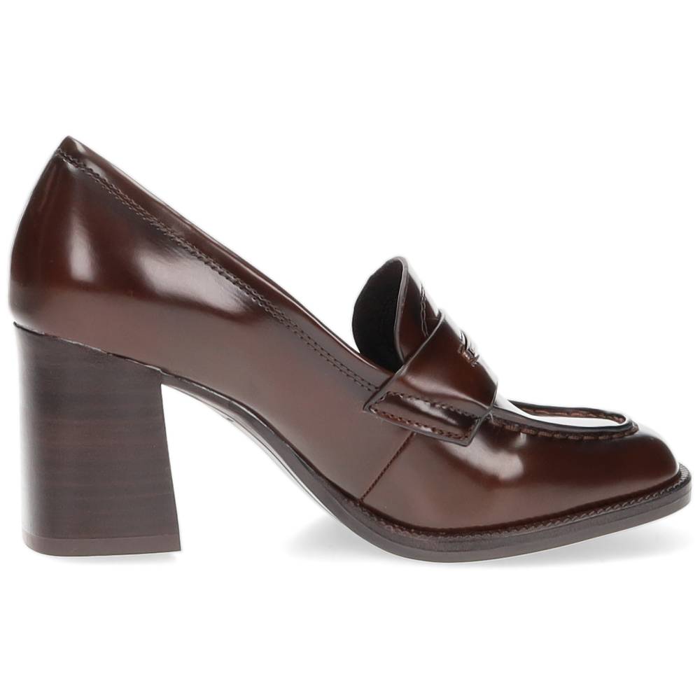 bruine mocassin op hak