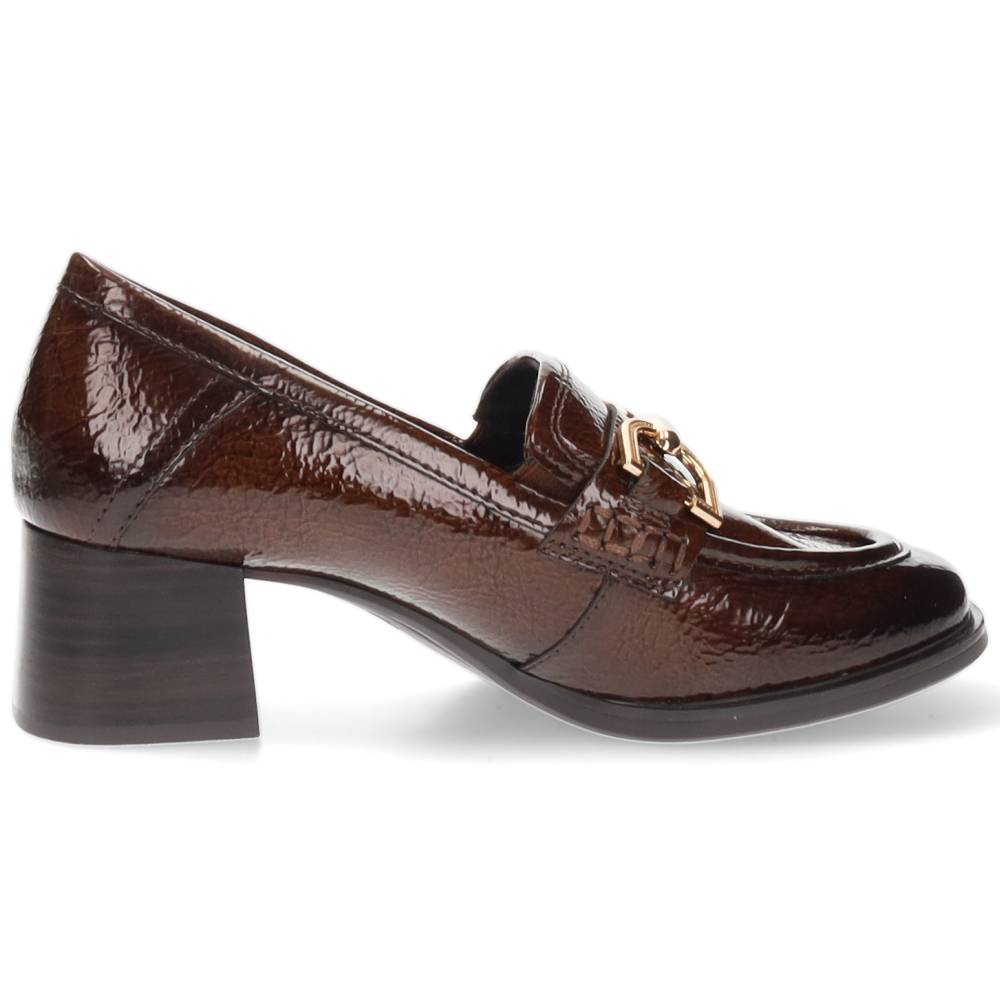 bruine mocassin op hak