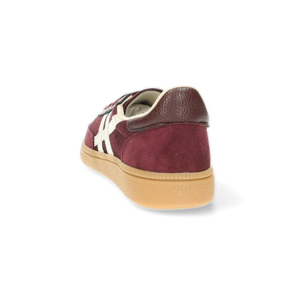 bordeaux sneaker
