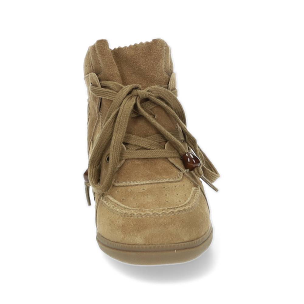 beige sneaker