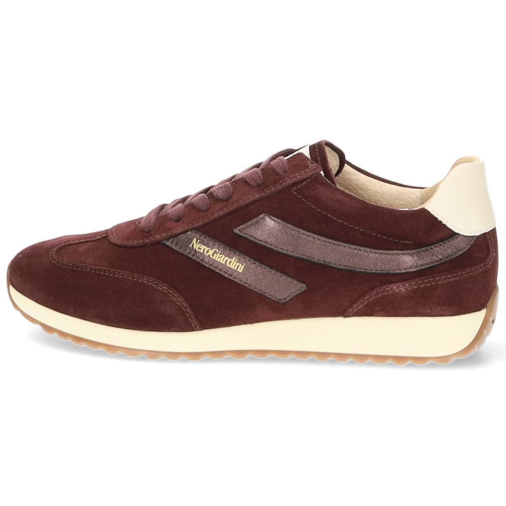 bordeaux sneaker