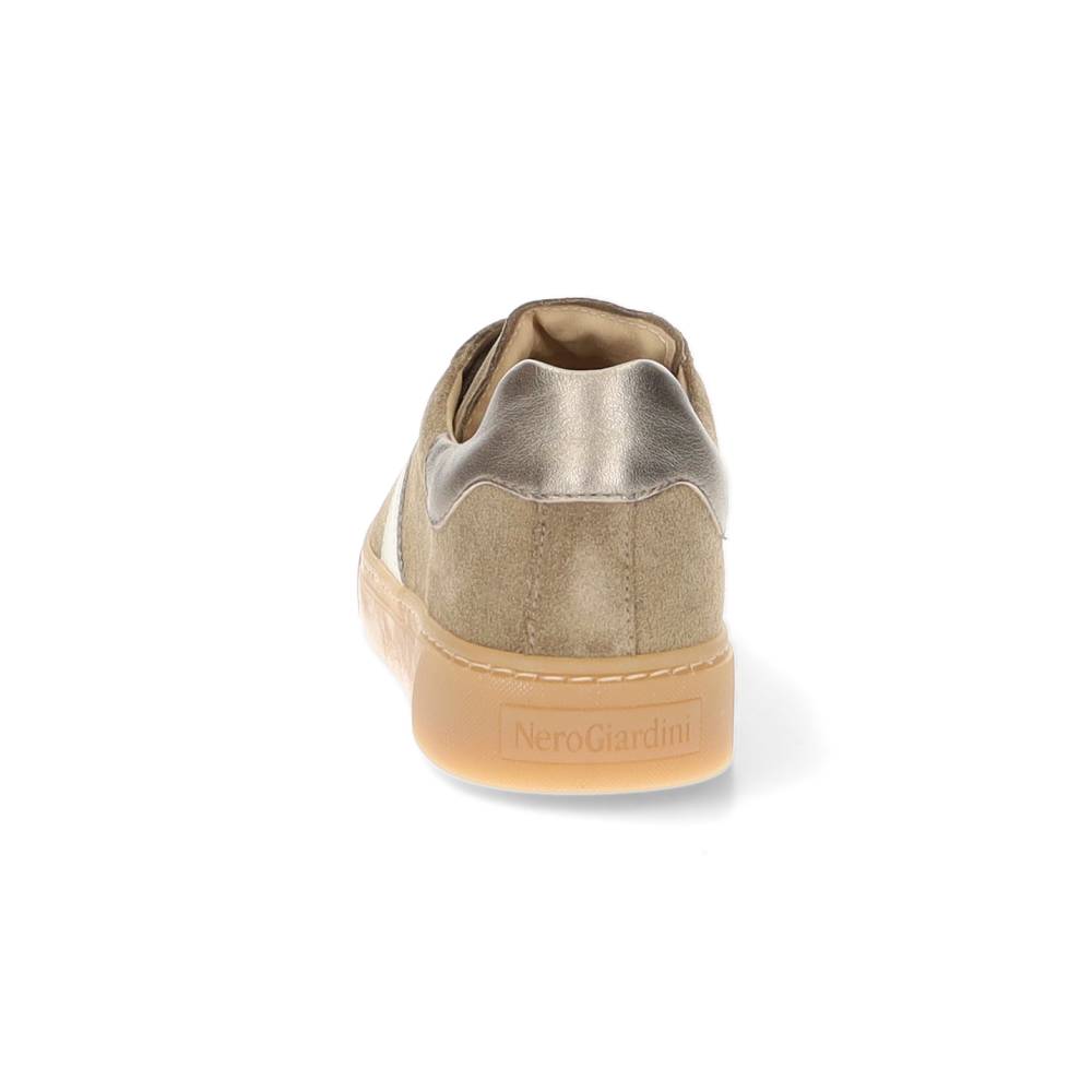 beige sneaker