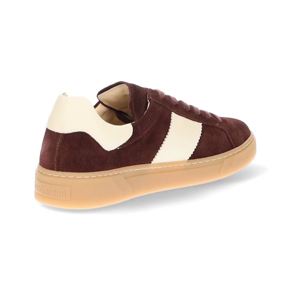 bordeaux sneaker