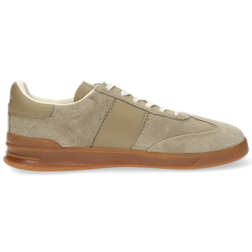 beige sneaker