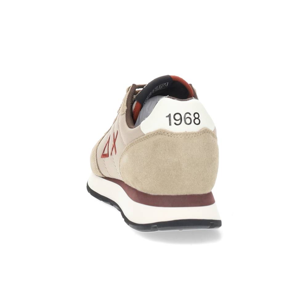 beige sneaker