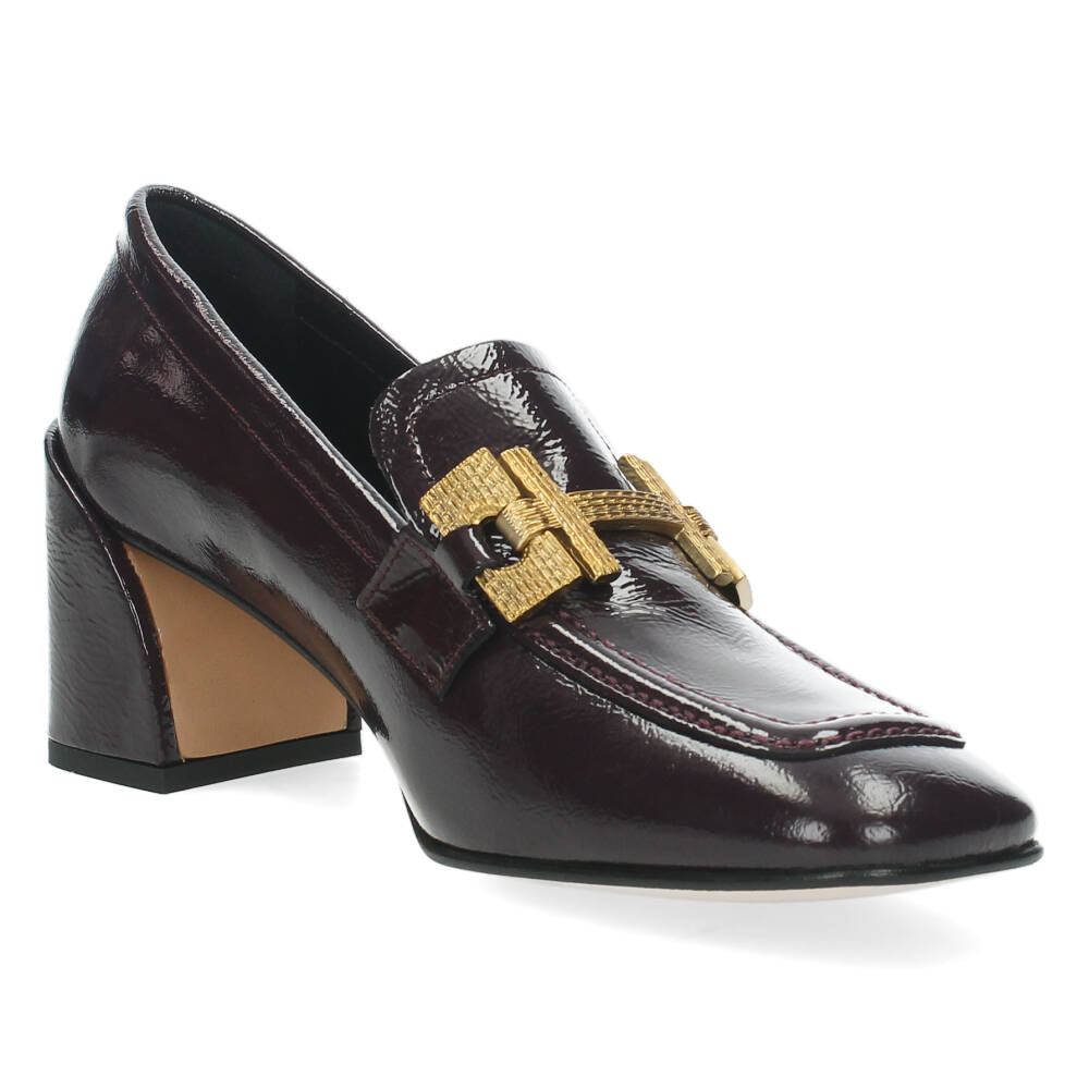 Paarse mocassins op hak