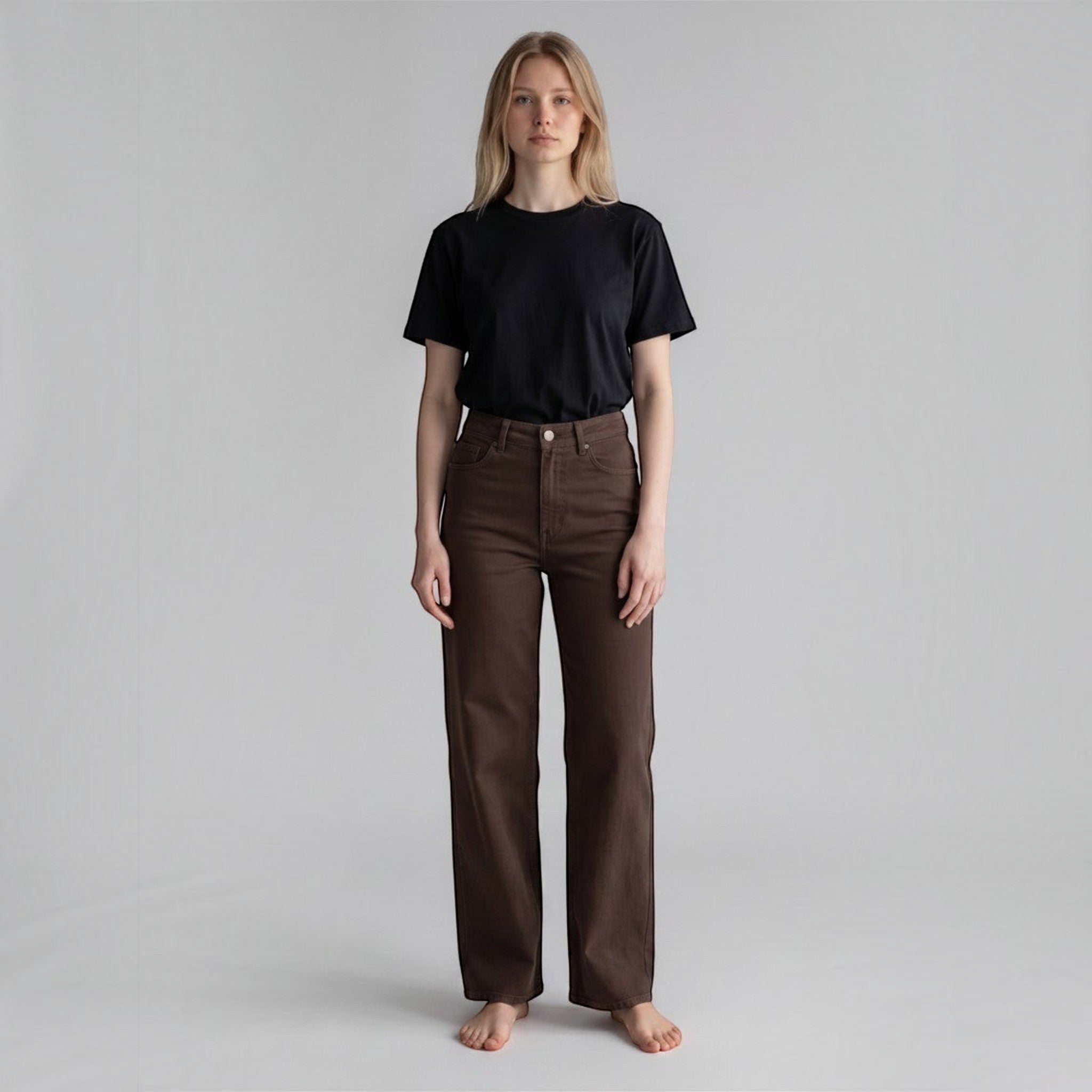 Bent Merkschoenen Online bruine lange broek met brede pijpen gedragen door een model in maat S