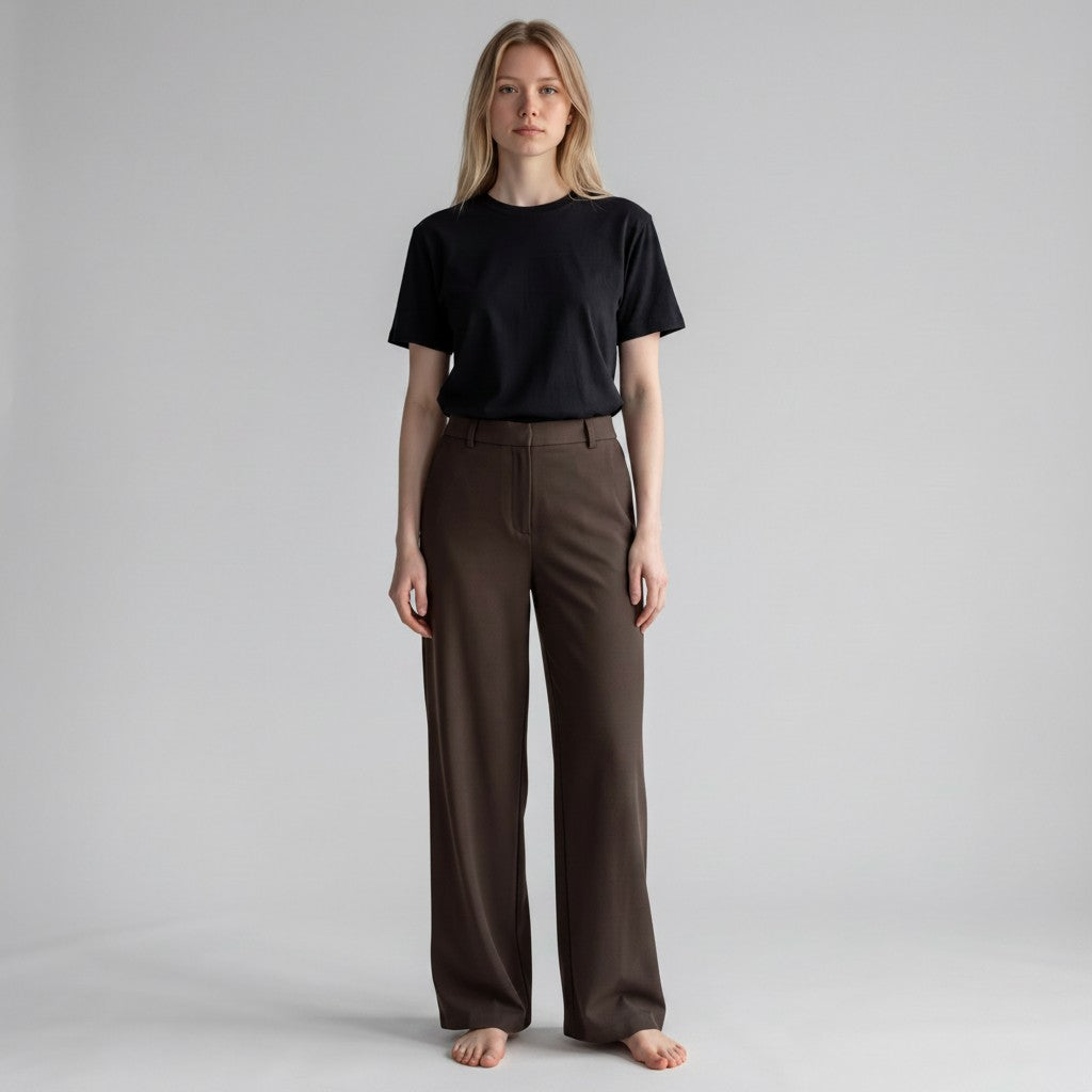 Bent Merkschoenen Online donkerbruine dames pantalon met wijde pijpen en elastische tailleband gedragen door model