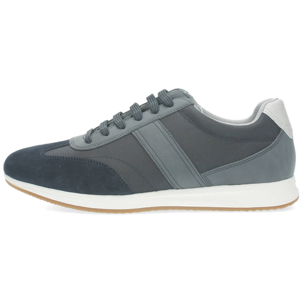 Donkelblauwe sneakers
