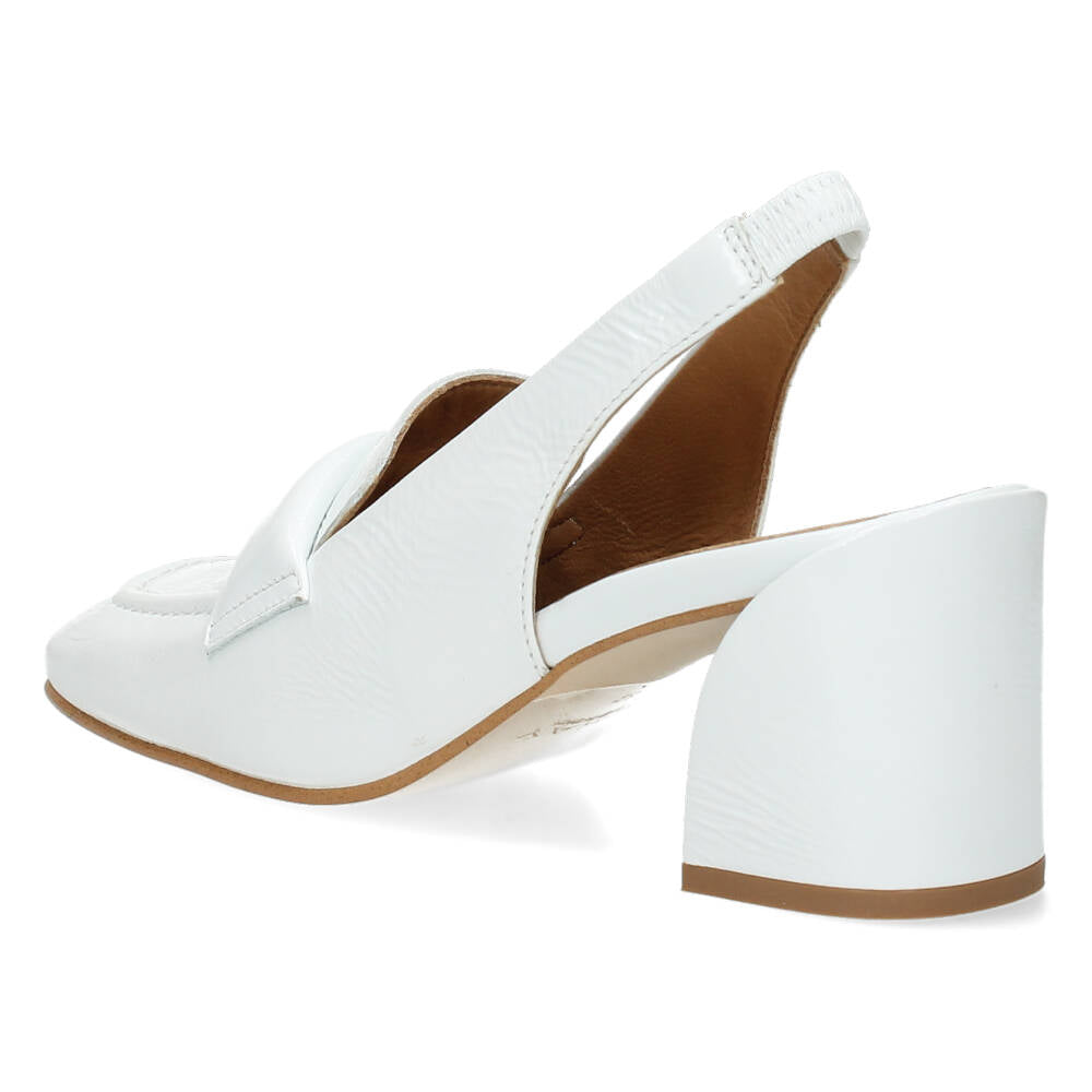 Witte mocassins op hak