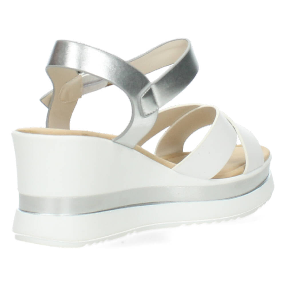 Witte sandalen