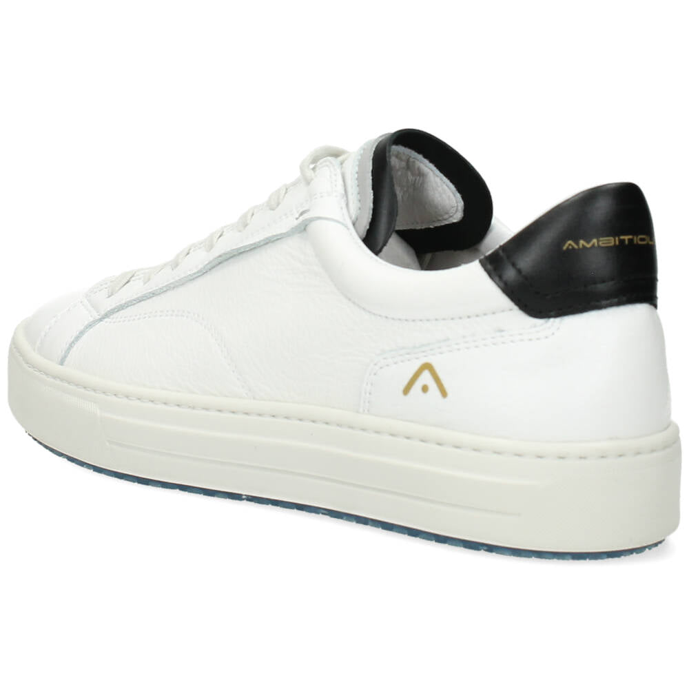 Witte sneakers