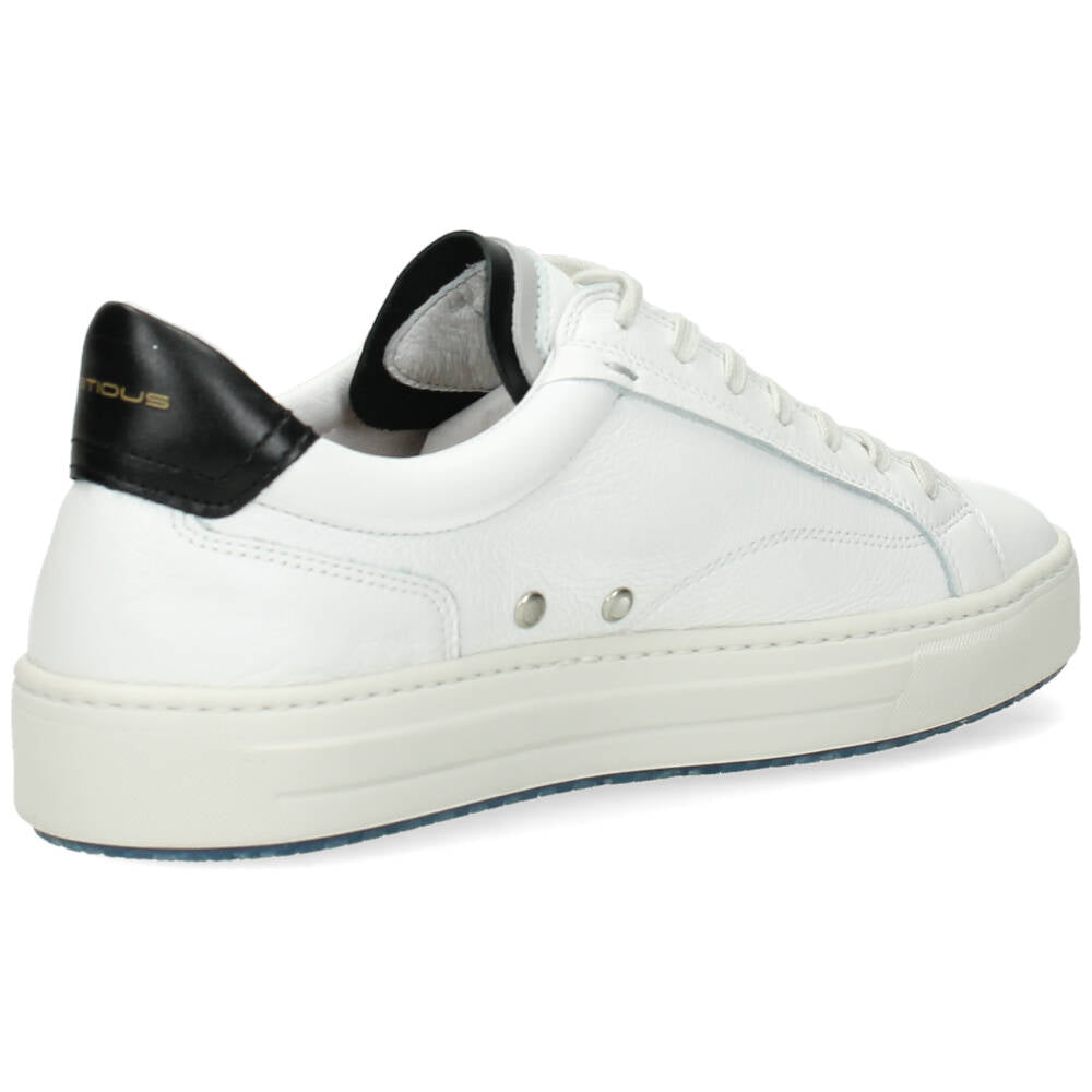 Witte sneakers