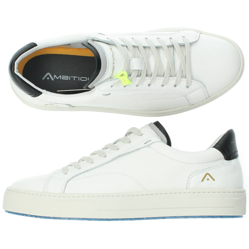 Witte sneakers