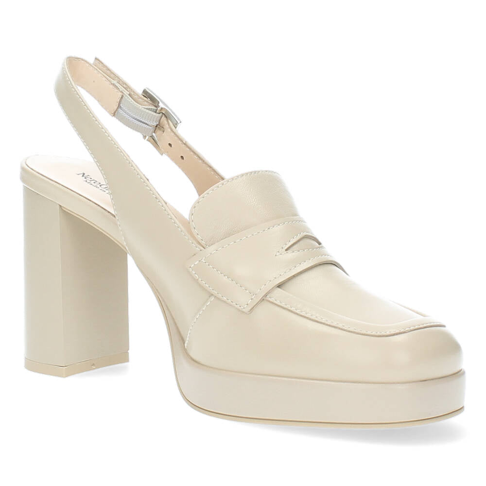 Beige mocassins op hak
