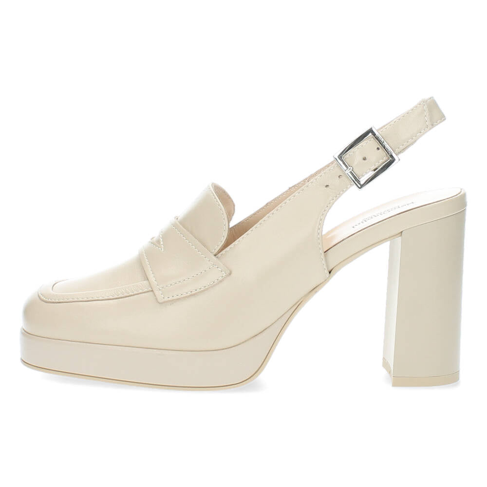 Beige mocassins op hak