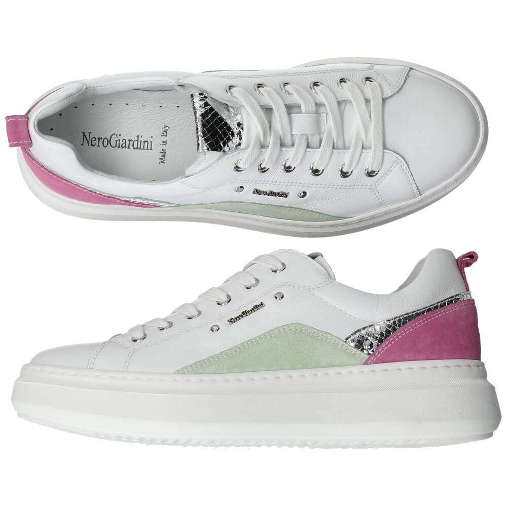 Witte sneakers