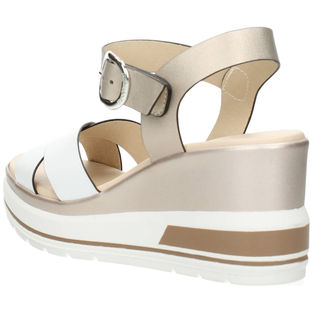 Witte sandalen